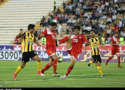 حسینی: چند تیم برای جذب من با گل محمدی صحبت نموده اند، دوست دارم جایی باشم که بیشتر بازی کنم