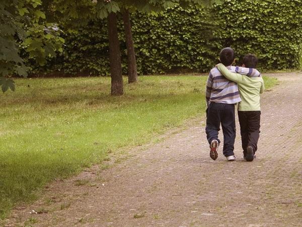 آسیب های وابستگی مفرط به یک دوست را بدانید آسیب های وابستگی مفرط به یک دوست را بدانید