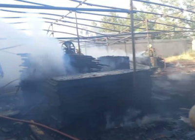 مهار آتش سوزی 3 سوله مبل سازی در اسلامشهر